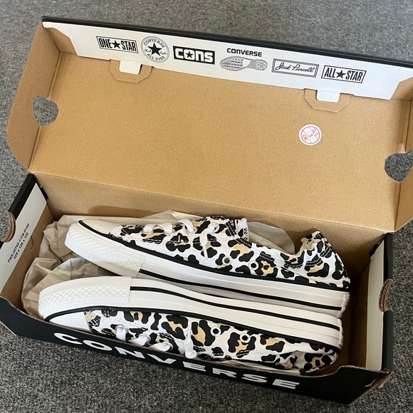 Converse Shoes - Converse woman’s size 9, leopard print